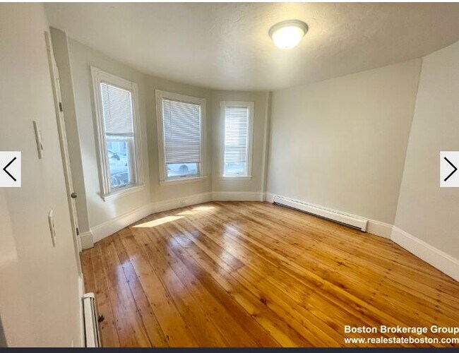 Building Photo - 22 Howell St