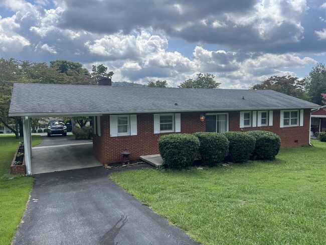 Building Photo - 145 Beverly Cir