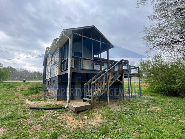 Building Photo - Three bedroom