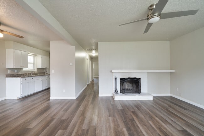 Foto del edificio - 15706 E Burnside St