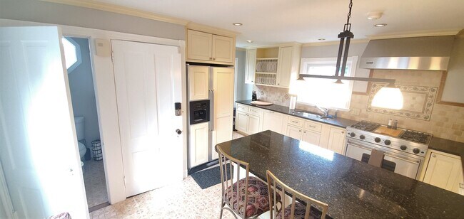 Ample cabinets, a pantry close and large granite countertip - 130 Touro St