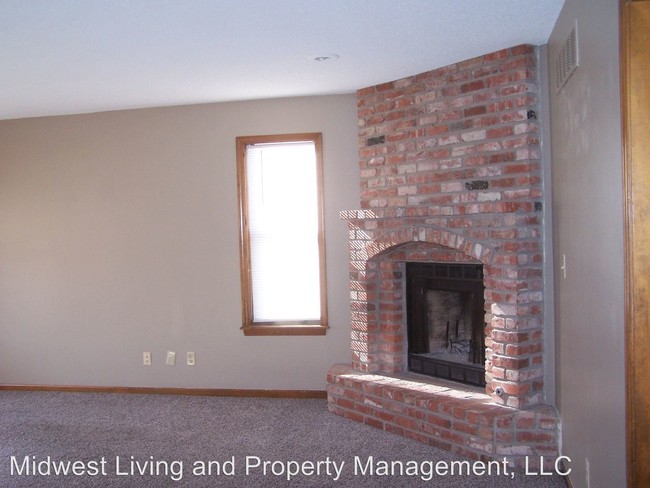 Building Photo - 3 br, 3 bath Apartment - 1120 Ridgeway Dr