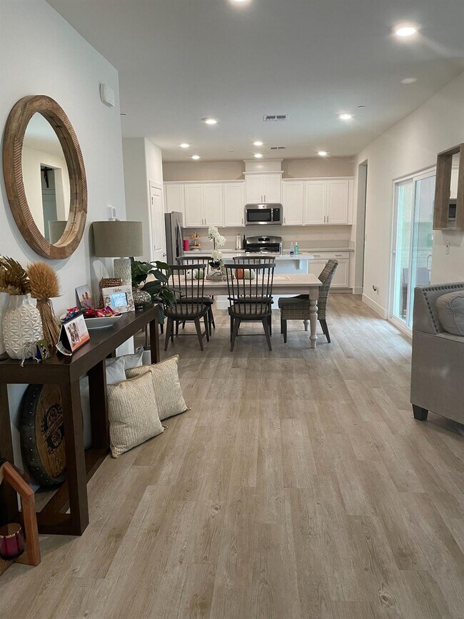 Foto del edificio - 928 Moody Slough Rd