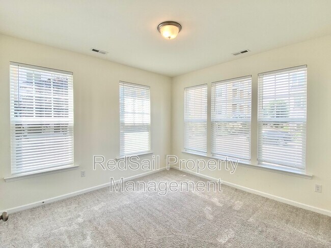 Foto del edificio - 1575 Green Hill St