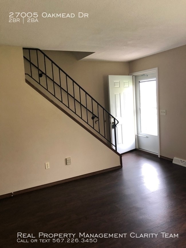 Building Photo - 2 Bed/2 Bath Townhouse in Perrysburg