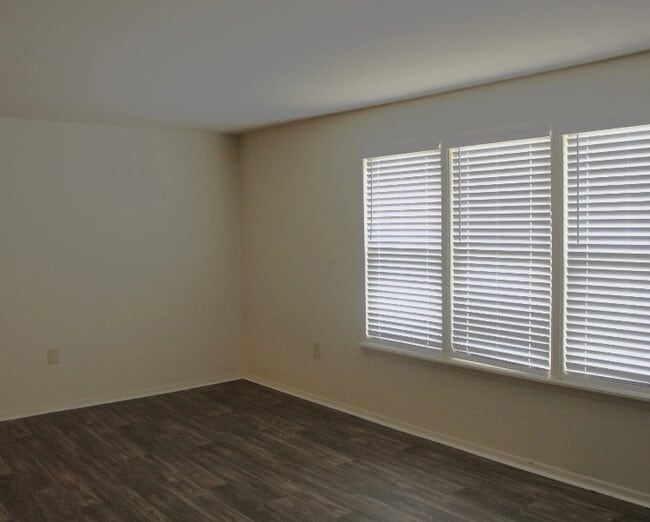 Building Photo - Cedarwood Manor (Fairlawn)