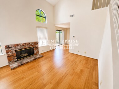 Foto del edificio - Spacious 2-Bed Townhome in Mission Viejo | Vaulted Ceilings, Private Patio & Pool Access
