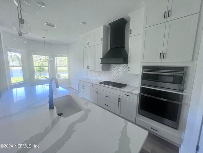 Building Photo - 320 Settler's Landing Dr