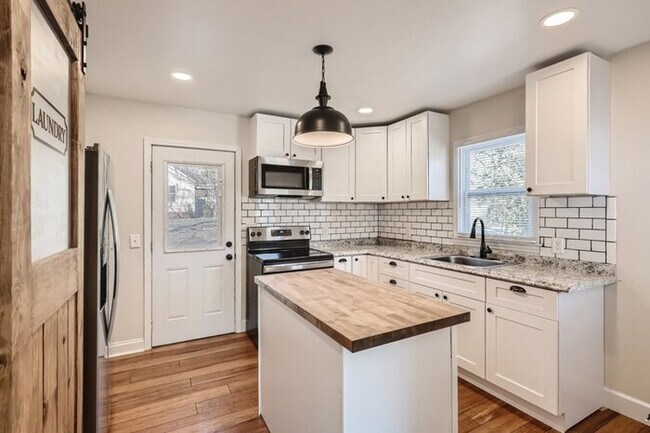 Building Photo - 1 Roberta Rd, Concord, NC, 28027