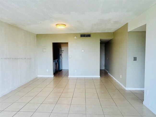 Foto del edificio - 2000 NE 135th St