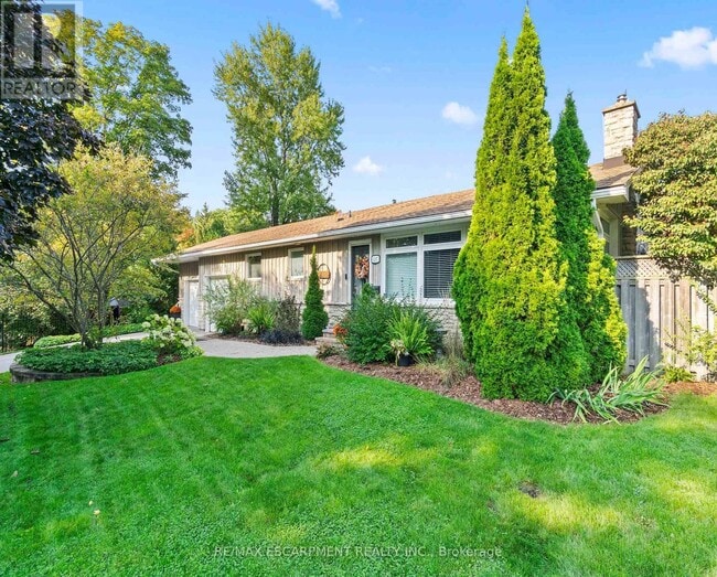Building Photo - 1257 Hillview Crescent