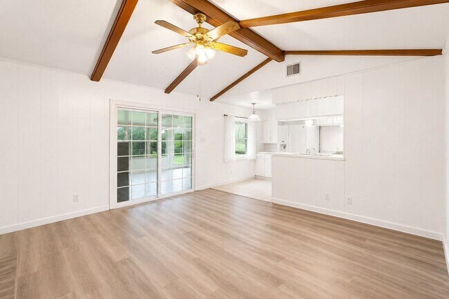 Building Photo - 746 Fawn Dr