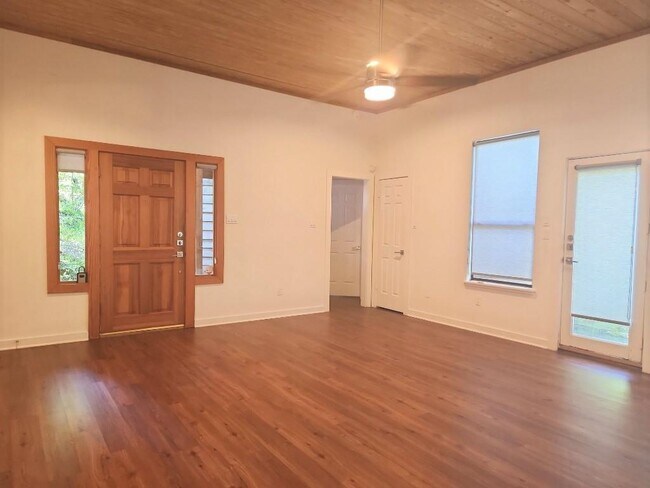 Foto del edificio - 1511 Betty Jo Dr