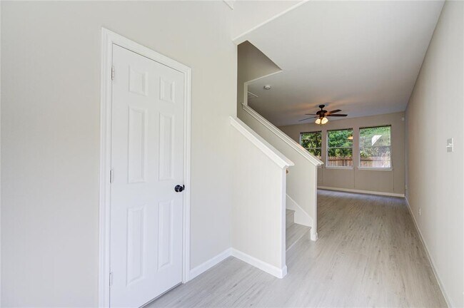 Foto del edificio - 15 Ledgestone Pl