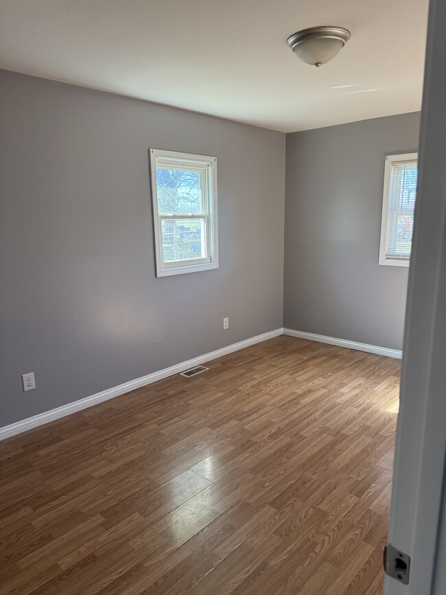 Building Photo - 153 Spring Valley Rd