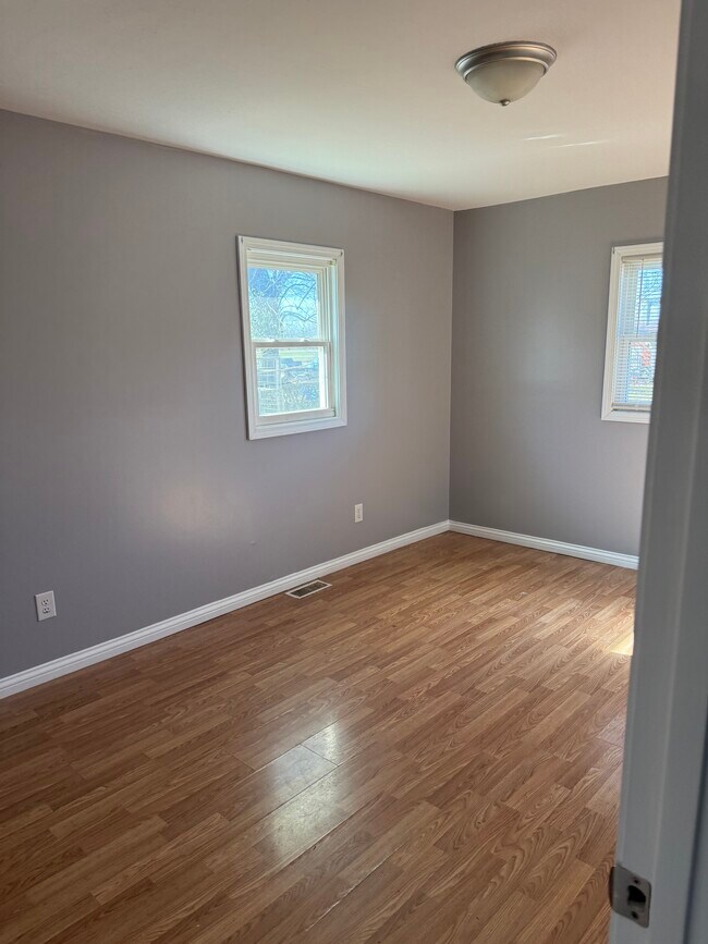 Foto del edificio - 153 Spring Valley Rd