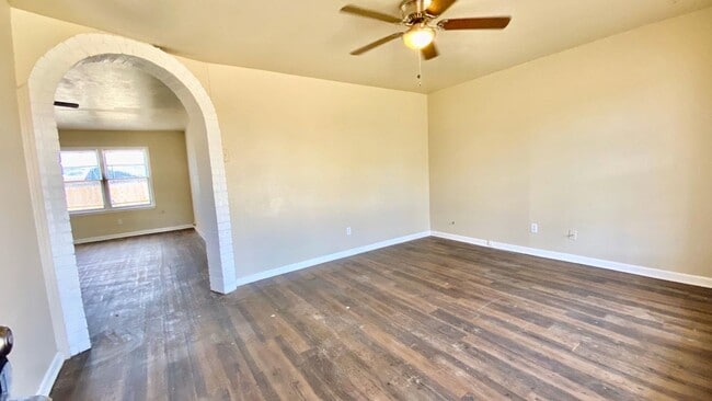 Building Photo - $0 First Month's Rent / $0 Deposit at Move-in
