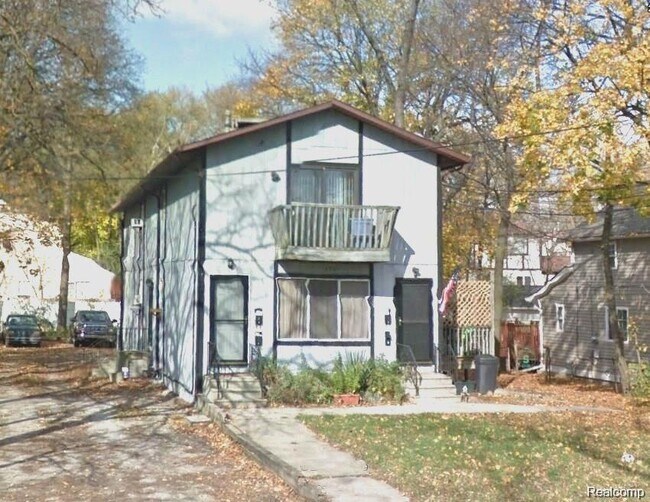 230 1st St, Rochester, MI 48307 Room for Rent in Rochester, MI