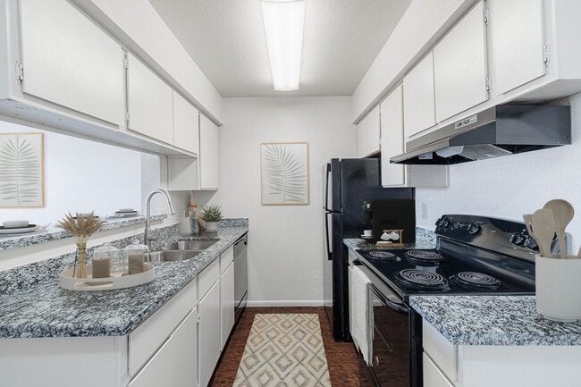 Building Photo - Madison Pointe