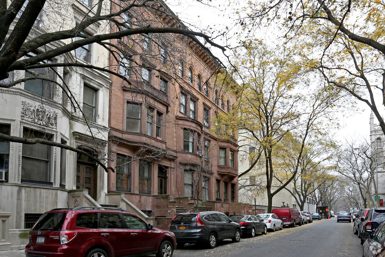Primary Photo - 17 W 76th St