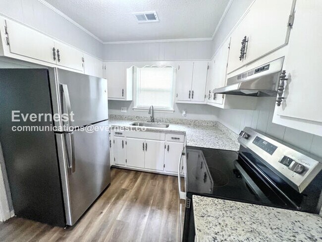 Foto del edificio - 605 Blaine Dr SW