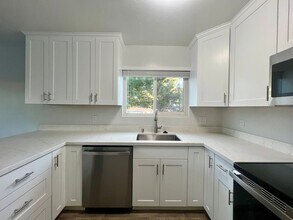 Building Photo - 3429 Agate Dr