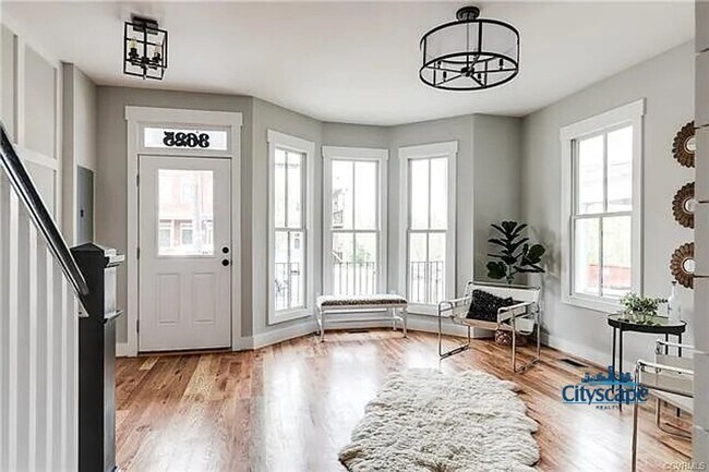 Building Photo - SWANKY 3 BEDROOM NEWER HOME IN HISTORIC CH...
