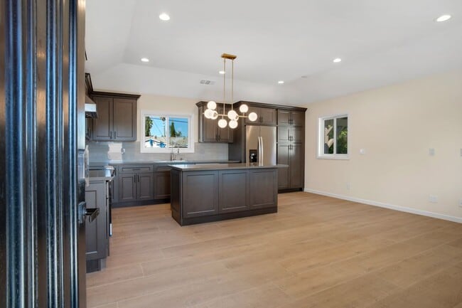 Building Photo - 7635 Fallbrook Ave