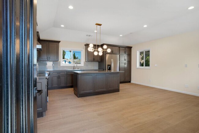 Foto del edificio - 7635 Fallbrook Ave