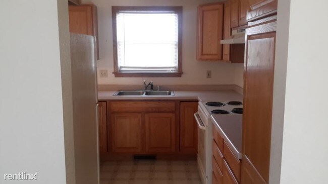 Building Photo - 3 br, 1.5 bath Apartment - 1706 Lenard St