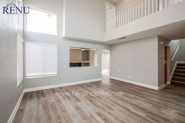 Building Photo - AVAILABLE NOW!! $300 OFF FIRST MONTH!!