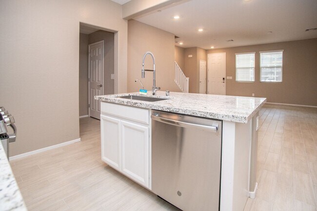 Foto del edificio - COMING SOON Gorgeous Townhome 3/2 in Santa Rosa Community in Summerlin!