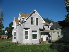 Building Photo - 824 E Denver St