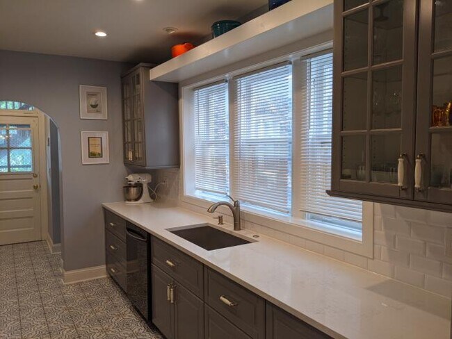 Foto del edificio - 3 bedroom in Evanston IL 60202