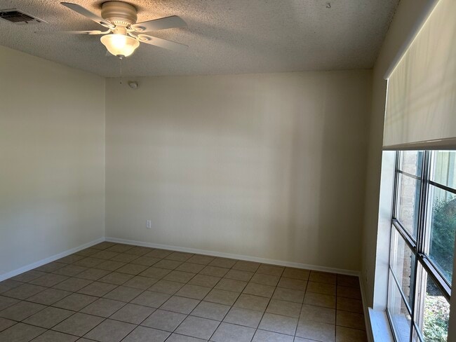 Building Photo - 309 Briarwood Dr