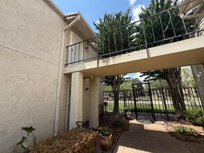 Building Photo - 10075 Westpark Dr