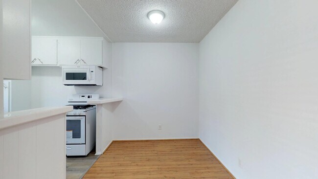 Building Photo - 351 S Manhattan Pl