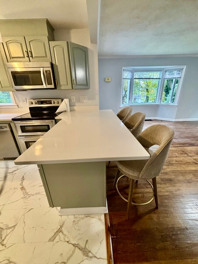 Foto del edificio - 3327 Alpine Dr