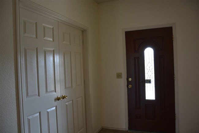 Building Photo - 302 Dove Trail