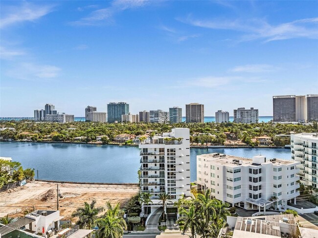 Foto del edificio - 9901 E Bay Harbor Dr