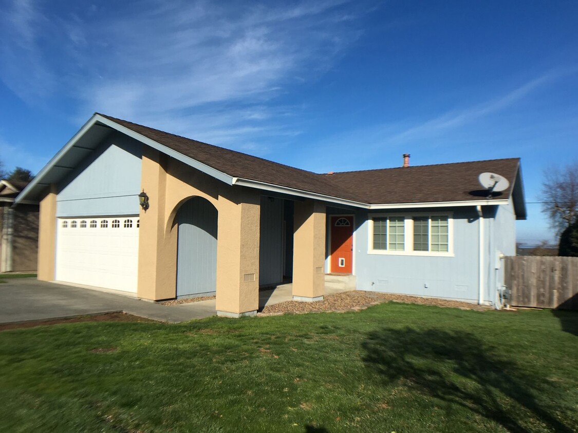 Bay Views! Pet Friendly!3/2 with 2 Car Ga... - Bay Views! Pet Friendly!3/2 with  2 Car Ga...