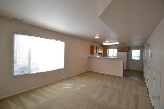 Building Photo - 2 Bed 1.5 Bath Briargate Townhome w/AC
