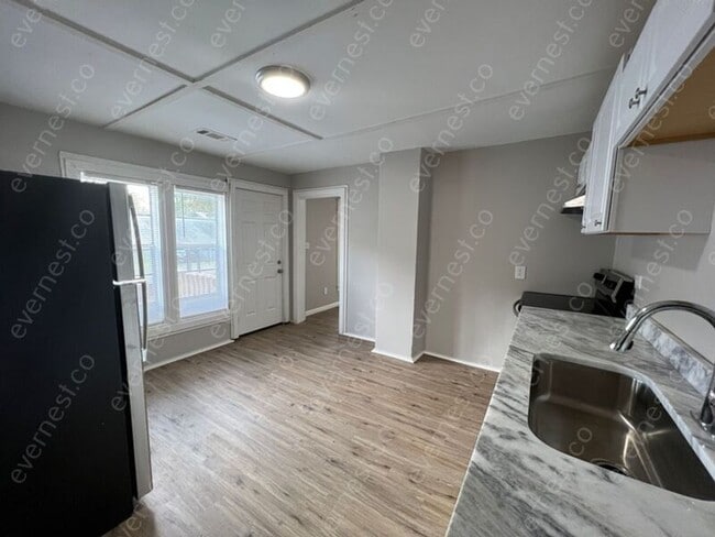 Building Photo - 2216 Silica Heights