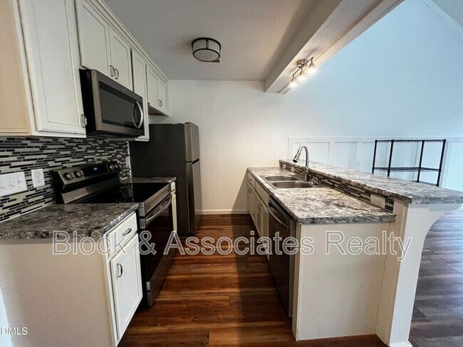 Foto del edificio - 3083 Huntleigh Dr