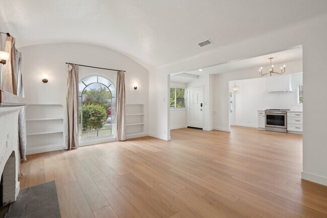 Foto del edificio - 2351 Camden Ave