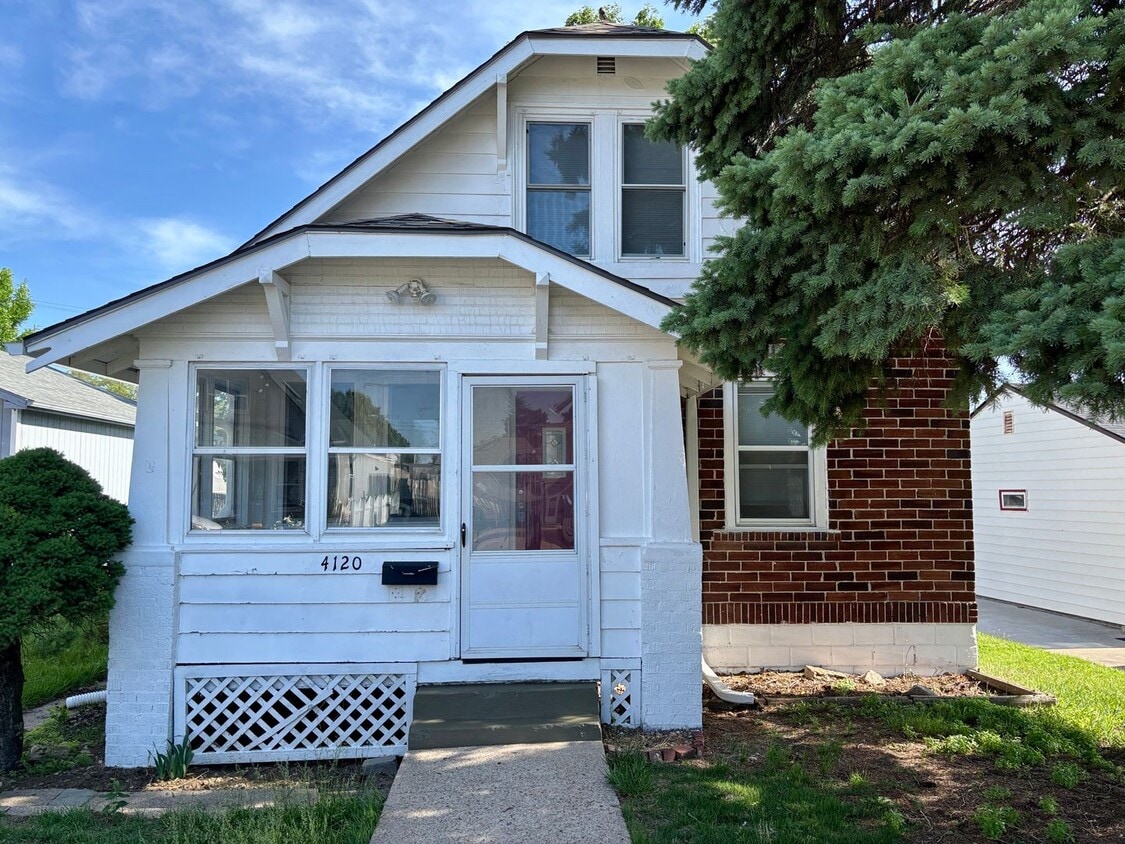 Photo - Spacious 3 Bed Home with Finished Basement & Hardwood Floors