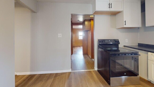 Foto del edificio - 3 Bedroom Home in Cleveland