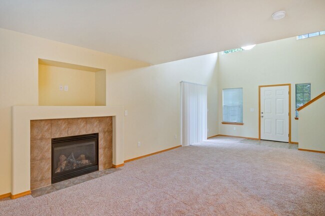 Foto del edificio - Holiday Move-In Special — Enjoy Half Off Your First Month’s Rent! Lovely 3 Bedroom Home in Coupev...
