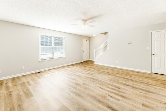 Living room - 4011 Hidden Hollow Ter