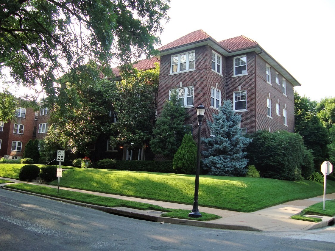 El edificio - 6803 Kingsbury Blvd